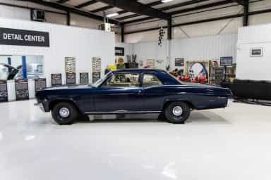 Chevrolet Biscayne Two-Door Sedan 409/400 4-Speed thumbnail 4