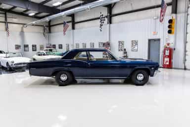 Chevrolet Biscayne Two-Door Sedan 409/400 4-Speed thumbnail 5