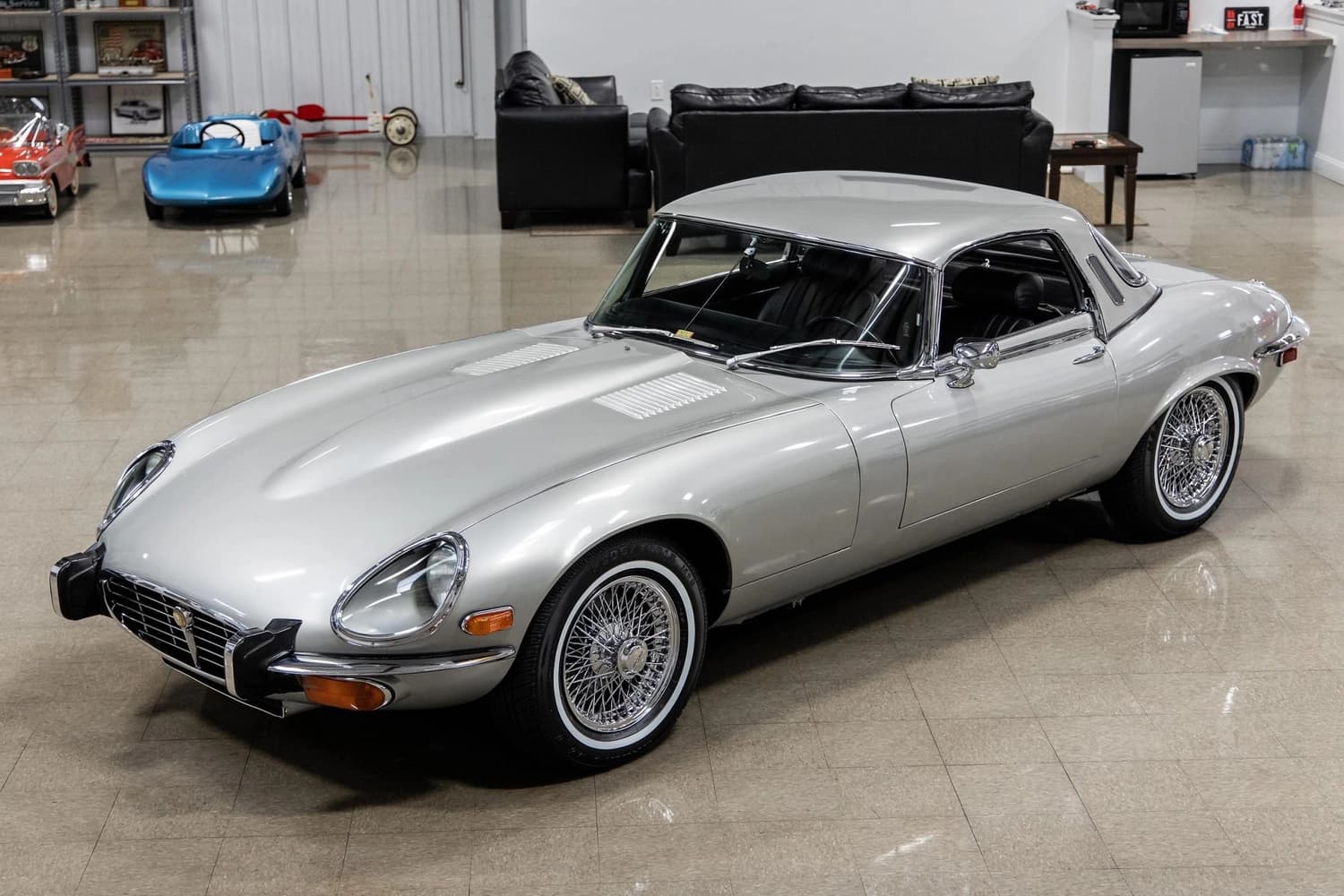 Jaguar E-Type Roadster V12 4-Speed